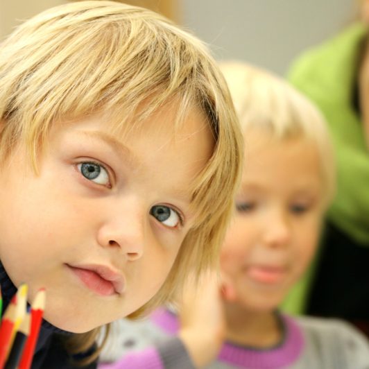 pojke tittar i kameran boy-child-childhood-207653